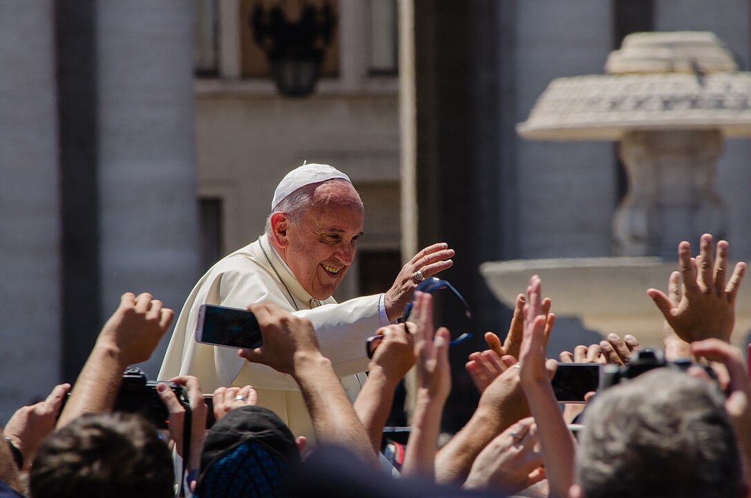 Addio Papa Francesco, primo vero Papa dell’era dei social media